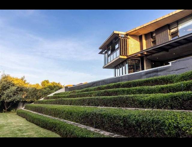 5 BEDROOM HOUSE FOR SALE IN WATERKLOOF RIDGE